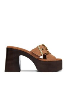 Guess Jeans Klapki CEO-JD421-3 Brązowy. Brązowe klapki Guess Jeans, z aplikacjami, z jeansu, bez obcasa. Za 329,99 zł.