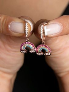 Lodie Silver Srebrne kolczyki-kreole z cyrkoniami rozmiar: onesize. Szare kolczyki Lodie Silver, z cyrkonią, srebrne. Za 133,95 zł.