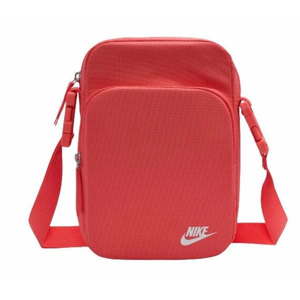 Saszetka na ramię Nike Nk Heritage Crossbody. Czerwone nerki i saszetki Nike, bez wzorów. Za 110,99 zł.