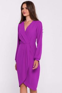 Elegancka sukienka z dekoltem V i zakładkami fuksja. Czerwone sukienki Stylove, s, bez wzorów, z elastanu, eleganckie, bez kołnierzyka, bez ramiączek, dopasowane. Za 409,00 zł.