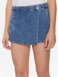Calvin Klein Jeans Szorty jeansowe Wrap Skort J20J223300 Niebieski Regular Fit. Niebieskie szorty Calvin Klein Jeans, bez wzorów, z bawełny. Za 379,99 zł.