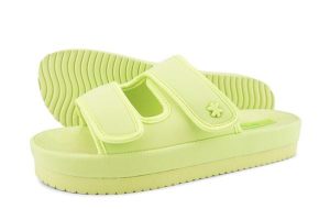 Klapki plażowe damskie Flip Flop Velcro Flower. Zielone klapki Flip Flop, bez wzorów, z materiału, bez obcasa. Za 95,49 zł.