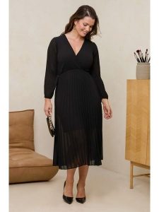 Curvy Lady Sukienka w kolorze czarnym rozmiar: 40/42. Czarne sukienki Curvy Lady, bez wzorów, klasyczne, bez kołnierzyka, bez ramiączek, maxi. Za 131,43 zł.