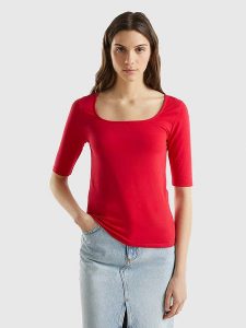 Benetton Koszulka w kolorze czerwonym rozmiar: XS. Czerwone bluzki Benetton, xs, bez wzorów, bez kołnierzyka, bez ramiączek. Za 37,30 zł.