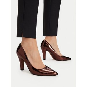 Czółenka Nine West. Brązowe czółenka Nine West, bez wzorów, bez obcasa, bez zapięcia. Za 249,99 zł.