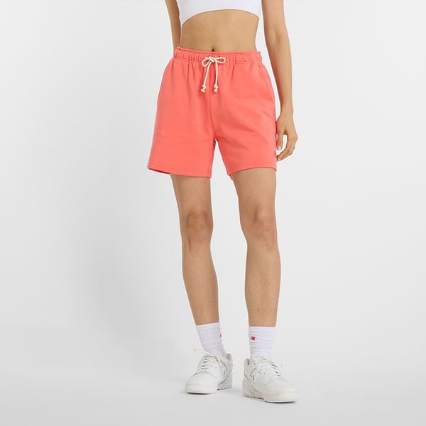 Spodenki damskie New Balance WS41508DTR – pomarańczowe. Brązowe szorty New Balance, bez wzorów, z bawełny, klasyczne, z podwyższonym stanem. Za 199,99 zł.