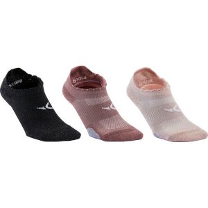 Skarpetki fitness Domyos niskie. Czarne skarpetki DOMYOS, bez wzorów, z dzianiny. Za 39,99 zł.