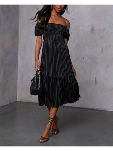 Milan Kiss Sukienka w kolorze czarnym rozmiar: L. Czarne sukienki Milan Kiss, l, bez wzorów, z wiskozy, bez kołnierzyka, bez ramiączek, midi. Za 165,99 zł.