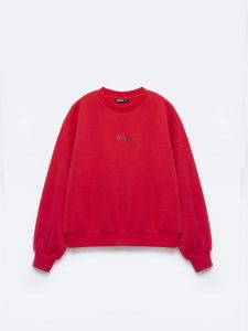 Bluza damska z niewielkim haftem czerwona Marika 603. Czerwone bluzy Big Star, l, bez wzorów, z bawełny, bez kaptura. Za 199,99 zł.
