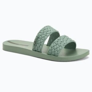 Klapki basenowe damskie Ipanema Renda II. Zielone klapki Ipanema, bez wzorów, z jeansu, bez obcasa. Za 65,45 zł.