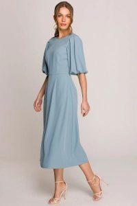 Elegancka sukienka koktajlowa z bufiastymi rękawami błękitna. Niebieskie sukienki Stylove, m, bez wzorów, eleganckie, bez kołnierzyka, bez ramiączek, rozkloszowane. Za 509,00 zł.