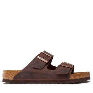 Klapki Birkenstock. Brązowe klapki Birkenstock, bez wzorów, bez obcasa. Za 449,99 zł.
