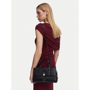 Torebka Armani Exchange. Czarne kuferki Armani Exchange, bez wzorów, bez dodatków. Za 704,99 zł.