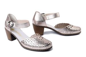 RIEKER 40902-90 silver/platinum, czółenka damskie. Żółte czółenka Rieker, bez wzorów, bez obcasa, bez zapięcia. Za 299,90 zł.