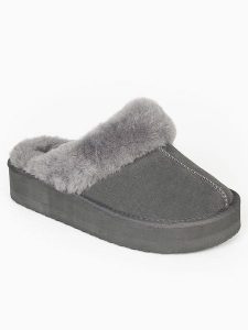 Gooce Wełniane kapcie "Emeline" w kolorze szarym rozmiar: 36. Szare kapcie Gooce, bez wzorów, ze skóry. Za 255,45 zł.