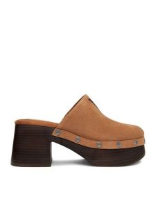 Guess Jeans Klapki EO-JDGJ66-4 Brązowy. Brązowe klapki Guess Jeans, z aplikacjami, z jeansu, bez obcasa. Za 359,99 zł.