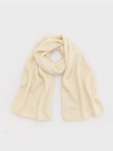 Miękki szalik z cekinami - złamana biel. Szaliki Reserved, bez wzorów. W wyprzedaży za 25,99 zł.