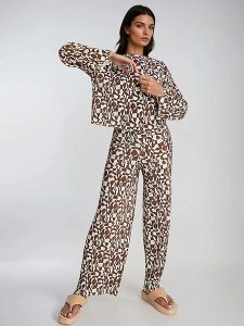 Monki Bluzka w kolorze brązowo-kremowym rozmiar: S. Brązowe bluzki Monki, s, bez wzorów, bez kołnierzyka, bez ramiączek. Za 30,71 zł.