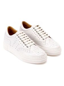 British Passport Skórzane sneakersy w kolorze białym rozmiar: 37. Białe trampki British Passport, bez wzorów, bez zapięcia. Za 347,99 zł.