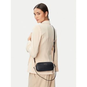 Torebka MICHAEL Michael Kors. Czarne torebki klasyczne MICHAEL Michael Kors, bez wzorów, bez dodatków. Za 583,99 zł.