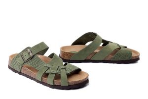 DR. BRINKMANN 701006-07 grun, klapki damskie. Zielone klapki Dr. Brinkmann, bez wzorów, ze skóry, bez obcasa. Za 229,42 zł.