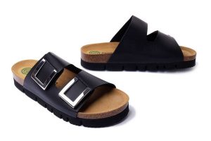 DR. BRINKMANN 700349-01 schwarz, klapki damskie. Czarne klapki Dr. Brinkmann, bez wzorów, bez obcasa. Za 230,93 zł.