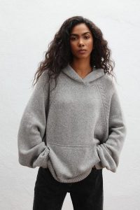 Sweter z kapturem typu oversize w kolorze GREY - LAFFI-UNI. Szare swetry klasyczne Marsala, uniwersalny, z jeansu, bez kołnierzyka. Za 589,90 zł.