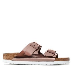 Klapki Birkenstock. Czerwone klapki Birkenstock, bez wzorów, bez obcasa. Za 309,99 zł.