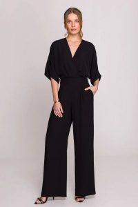 Elegancki kombinezon damski z kopertowym dekoltem czarny. Czarne sukienki Stylove, na imprezę, s, bez wzorów, eleganckie, bez kołnierzyka, bez ramiączek, kopertowe. Za 519,00 zł.