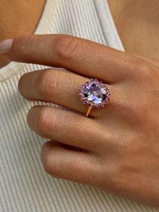 Les Petites Précieuses Pozłacany pierścionek z ametystem i granatem rozmiar: 56. Różowe pierścionki Les Petites Précieuses, z ametystem, pozłacane. Za 340,99 zł.