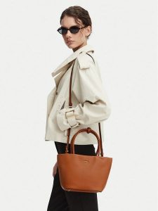 Tommy Hilfiger Torebka Th Marina Bucket Leather AW0AW18739 Brązowy. Brązowe torebki klasyczne TOMMY HILFIGER, bez wzorów, ze skóry, bez dodatków. Za 601,99 zł.
