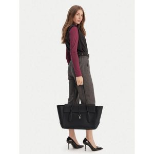Torebka BOSS. Czarne shopper bag Boss, bez wzorów, bez dodatków. Za 781,99 zł.