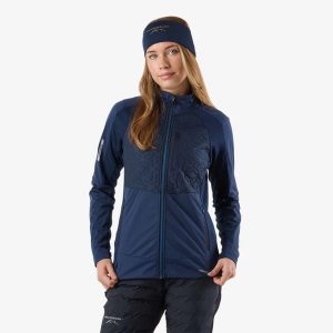 Kurtka do narciarstwa biegowego kobieca Swedemount Core X.C Jacket wodoodporna. Niebieskie kurtki SWEDEMOUNT, bez wzorów, z tkaniny, bez kaptura. W wyprzedaży za 359,99 zł.