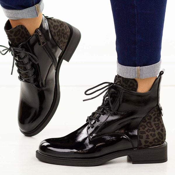 Czarne lakierowane botki damskie Vinceza 58610. Czarne botki VINCEZA, na jesień, bez wzorów, z jeansu, z okrągłym noskiem, bez obcasa, na płaskiej podeszwie, bez zapięcia. Za 229,00 zł.