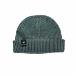 Czapka Docker – rozmiar uniwersalny – poliester z recyklingu (szałwiowa). Zielone czapki SURF MONKEY, bez wzorów, z materiału. Za 119,95 zł.