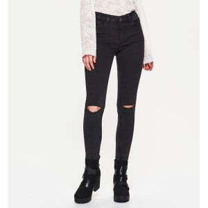 Jeansy high waist - Czarny. Jeansy marki Cropp. W wyprzedaży za 49,99 zł.