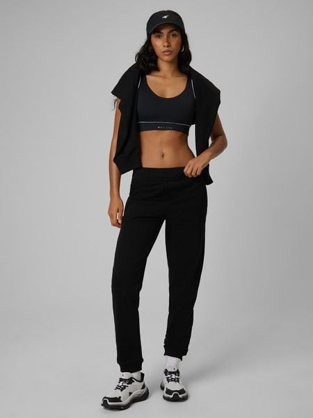 4F Spodnie dresowe joggery damskie - czarne XXL. Czarne spodnie dresowe 4f, xxl, bez wzorów, z bawełny. Za 129,99 zł.