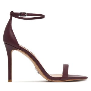 Sandały Steve Madden. Czerwone sandały Steve Madden, bez wzorów, bez obcasa, na szpilce, bez zapięcia. Za 429,99 zł.