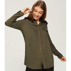 Koszula z kieszeniami - Khaki. Koszule marki Sinsay. W wyprzedaży za 39,99 zł.