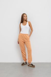 LEKKIE SPODNIE CELINE MANGO XS - Flawless. Spodnie dresowe Flawless, s, bez wzorów, z bawełny. Za 160,00 zł.
