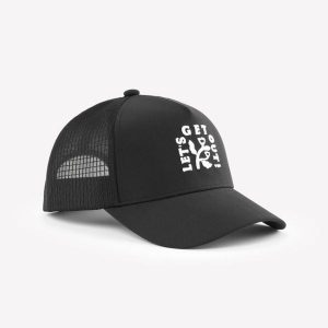 Czapka turystyczna z daszkiem Quechua Trucker 500. Czarne czapki FORCLAZ, bez wzorów, z elastanu. Za 69,99 zł.