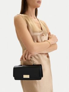 Nine West Torebka CEO-Mercer Mood-KY317 Czarny. Czarne torebki klasyczne Nine West, bez wzorów, z materiału, bez dodatków. Za 179,99 zł.