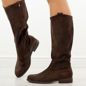 Brązowe ażurowe kozaki damskie S.Barski 8022. Brązowe kozaki S.BARSKI, na jesień, w ażurowe wzory, z zamszu, bez obcasa, na obcasie, bez zapięcia. Za 269,00 zł.