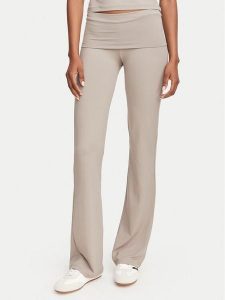 Guess Legginsy V6YB24 K4713 Beżowy ciemny Flare Fit. Brązowe legginsy Guess, z aplikacjami, z syntetyku. Za 264,99 zł.