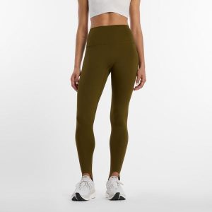 Legginsy damskie do biegania New Balance Sleek WP53168WDL – zielone. Zielone legginsy New Balance, bez wzorów, z lycry, z podwyższonym stanem. Za 299,99 zł.