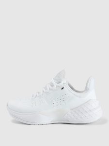 4F Niskie buty do sportów halowych Destroyer damskie - białe 39. Białe buty sportowe 4f, bez wzorów, z gumy, bez zapięcia, na fitness i siłownię. Za 399,99 zł.