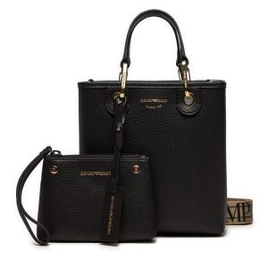 Torebka Emporio Armani. Czarne torebki klasyczne Emporio Armani, bez wzorów, bez dodatków. Za 699,99 zł.