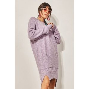 Sweter w kolorze liliowym. Swetry oversize marki Lafaba. W wyprzedaży za 129,95 zł.