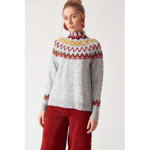 Sweter w kolorze szarym. Długie swetry marki Robin. W wyprzedaży za 169,95 zł.