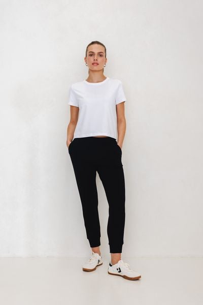 SPODNIE LENA CZARNE M - Flawless. Czarne spodnie dresowe Flawless, m, bez wzorów, z bawełny. Za 297,00 zł.